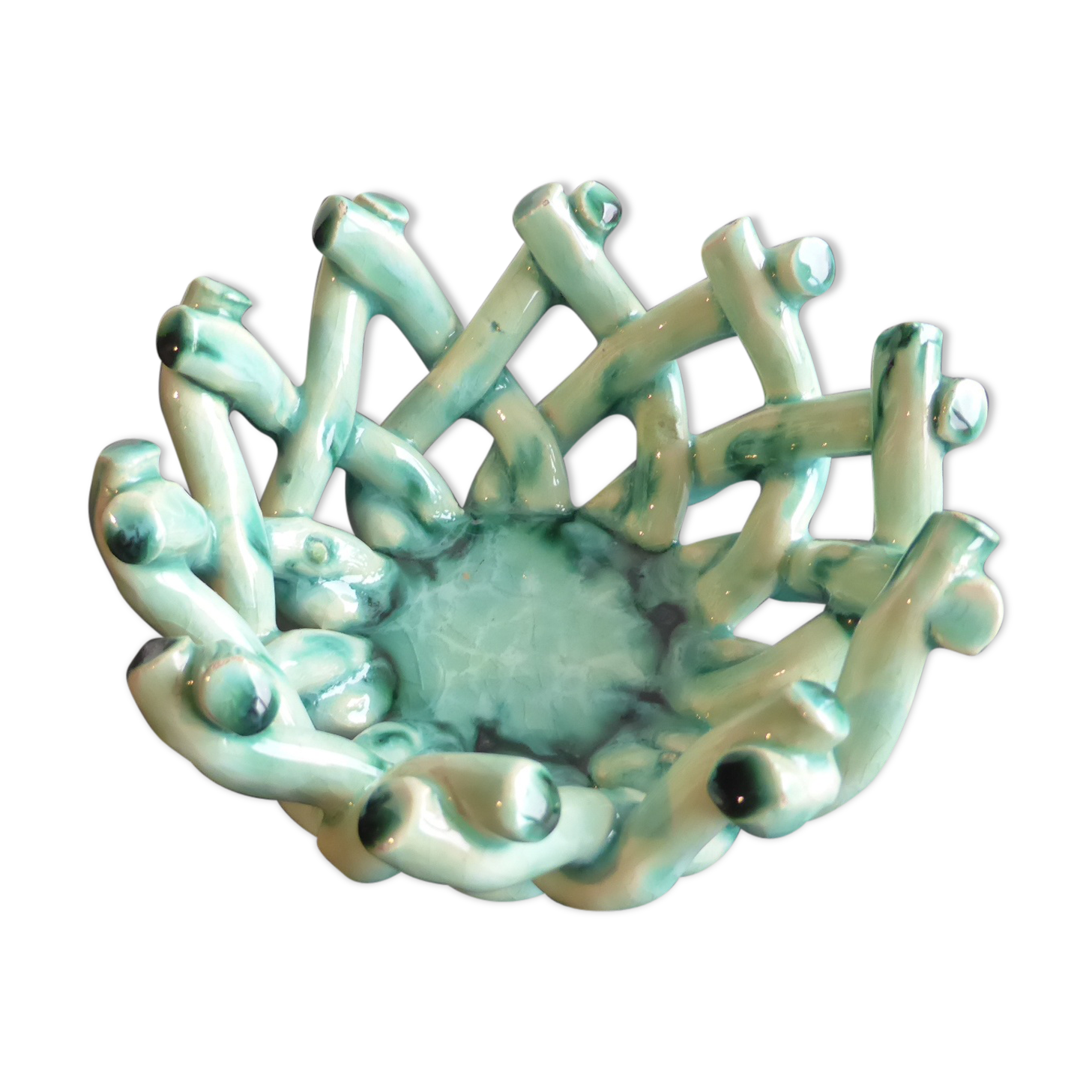 Empty-pocket small basket of green ceramic water in the style of woven basket