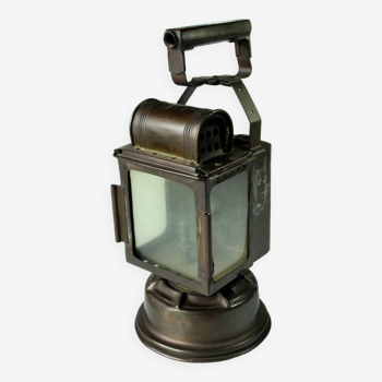 Années 1930 - ancienne lampe au carbure, lampe de signalisation ferroviaire, en cuivre, métal et verre, par A. Butin/Paris