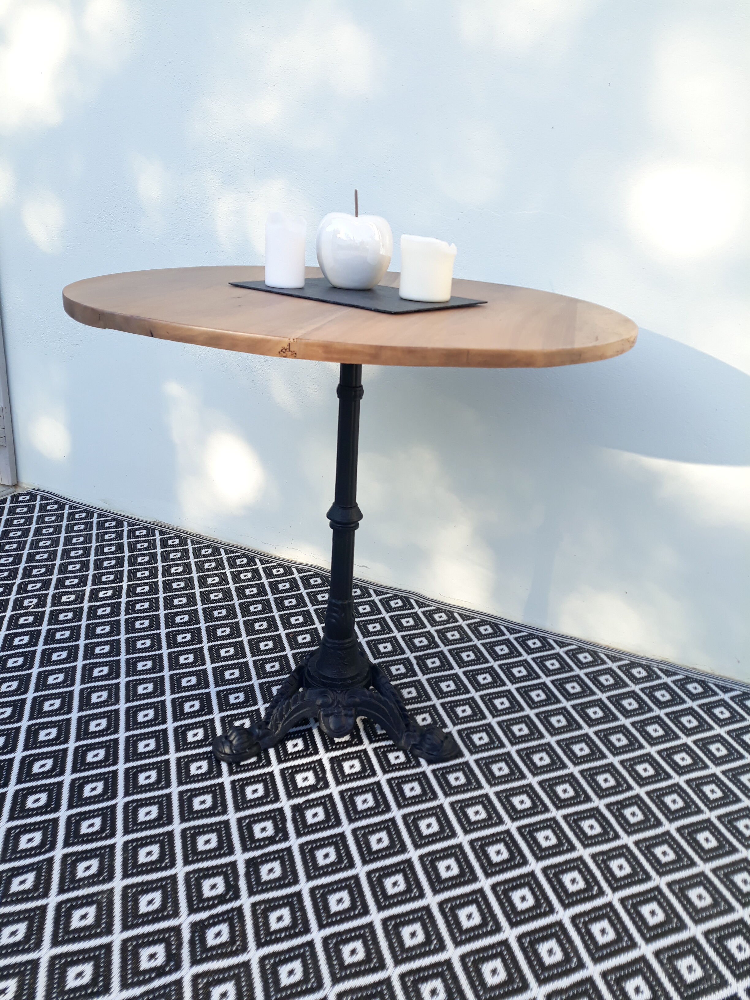 Cast-foot bistro table