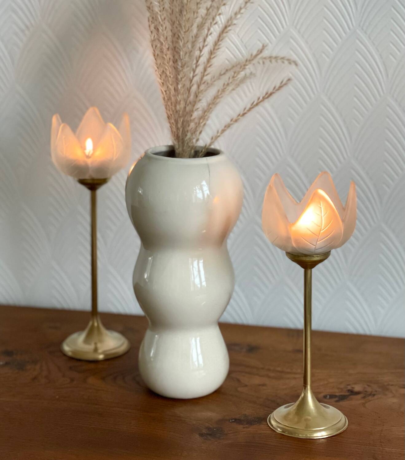 Pair of tulip-shaped candle holders in frosted glass and brass.
