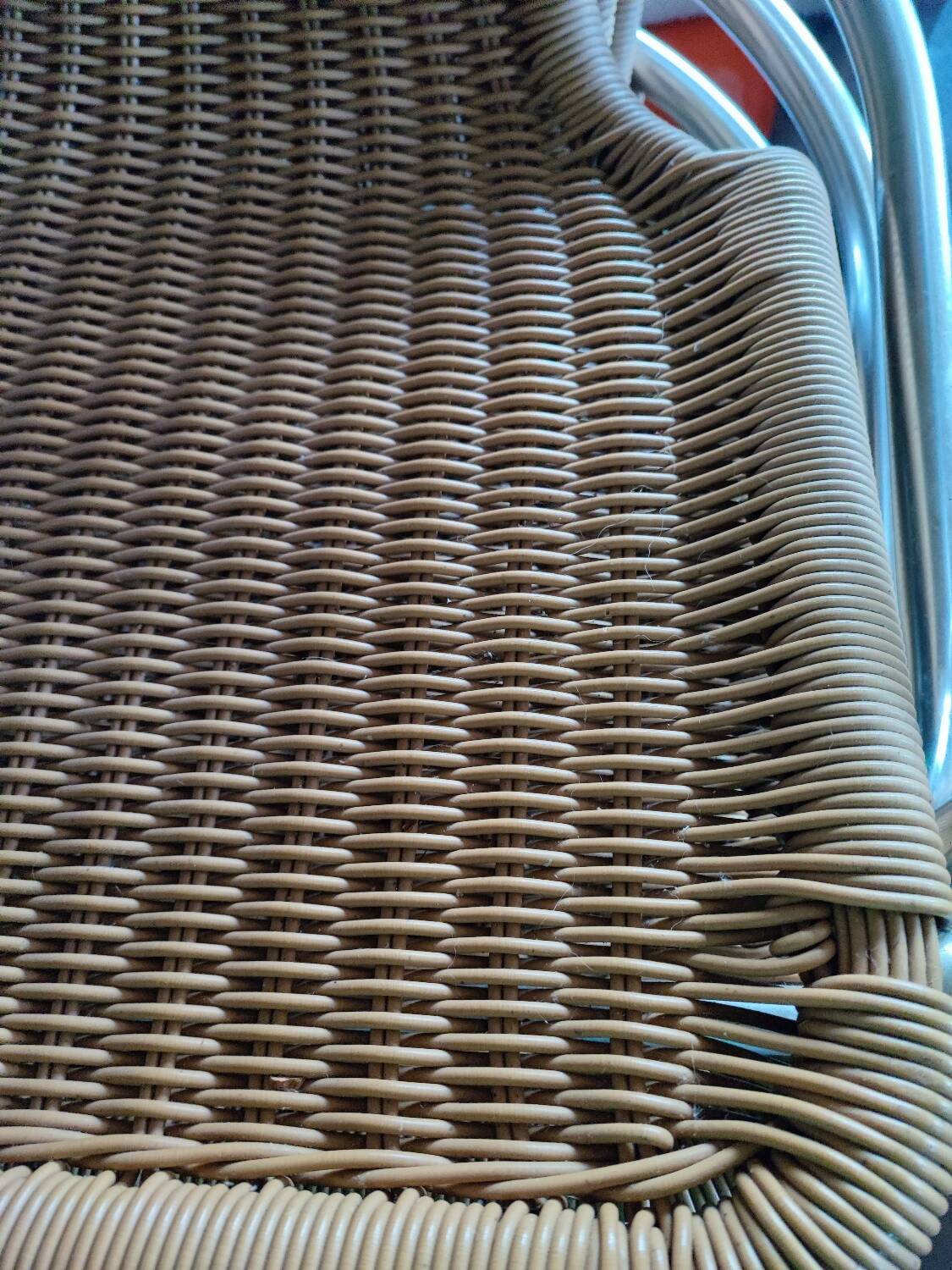Scoubidou and aluminum chairs