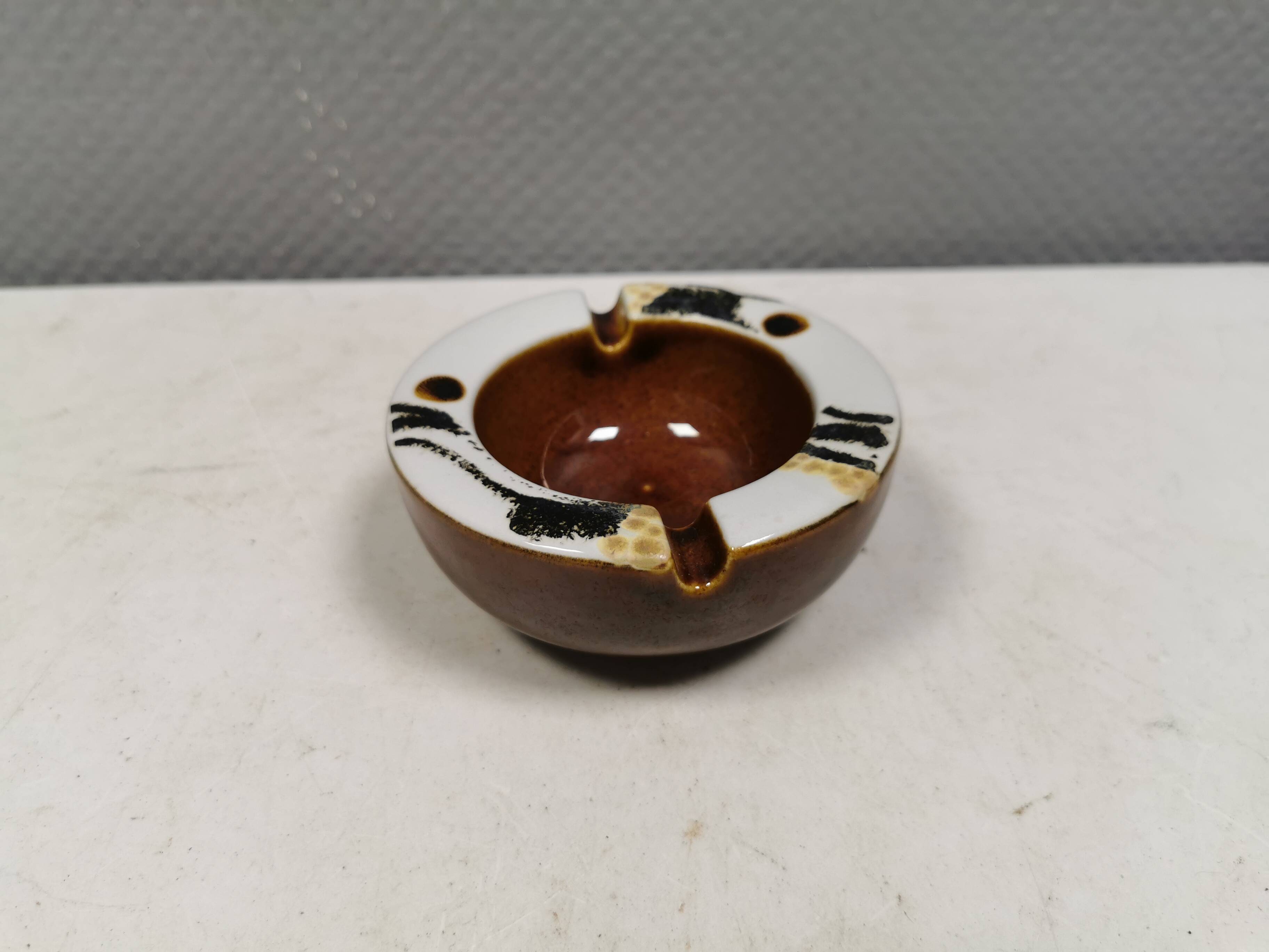 Mid-century ceramic ashtray, by Ellen Malmer for Royal Copenhagen, 1960s.