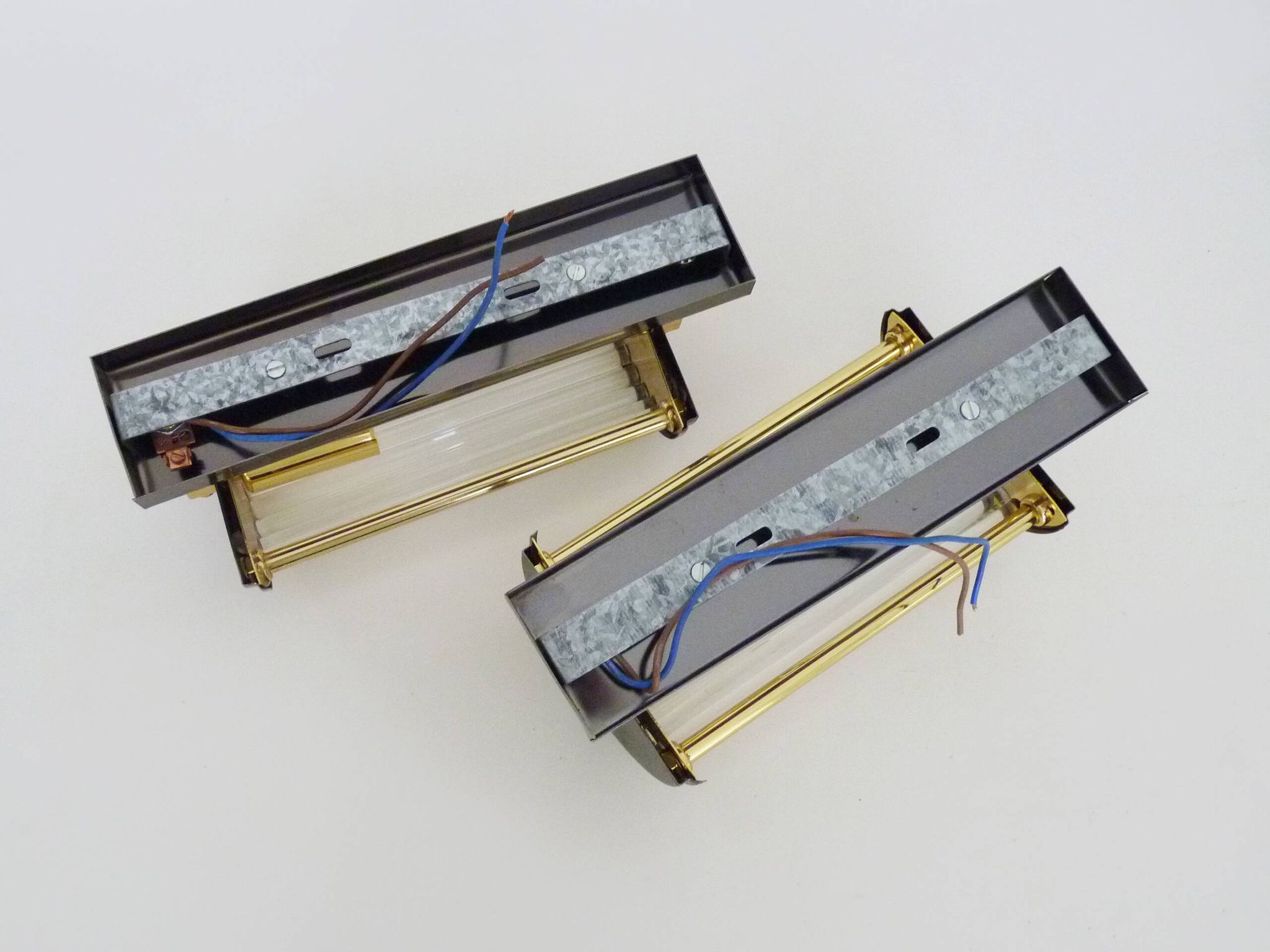 Pair of Art Deco style wall lights, brass, metal and glass GS model Vadisa. 1970s