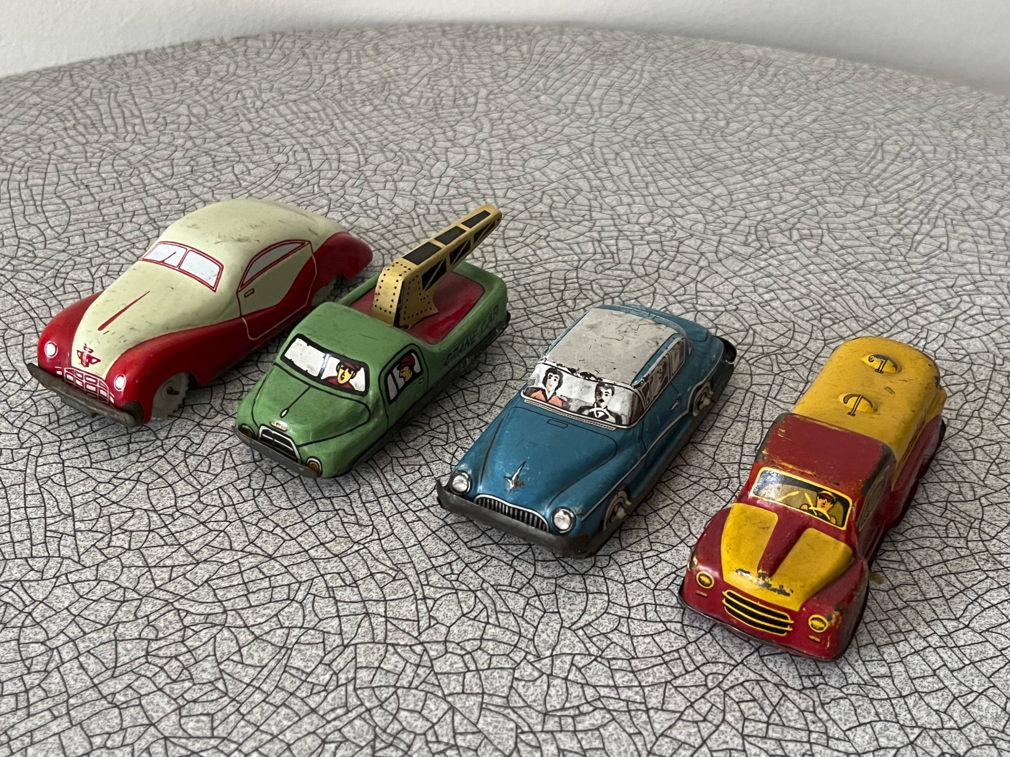Lot of 4 metal cars, old toys