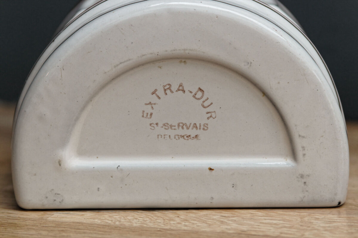 Enamelled sheet metal salt box