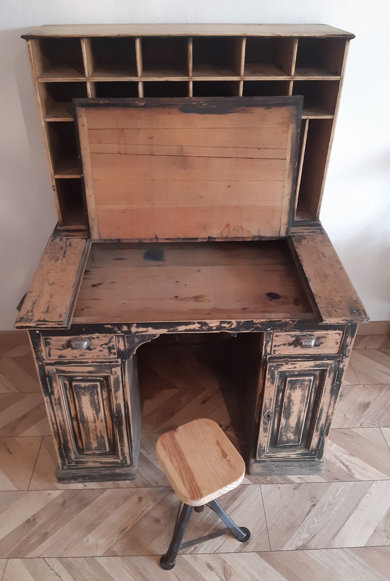 Bureau tri postal en bois