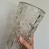 Vase decorated with daisy
