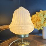 Lampe à poser globe vintage blanc art déco, socle laiton