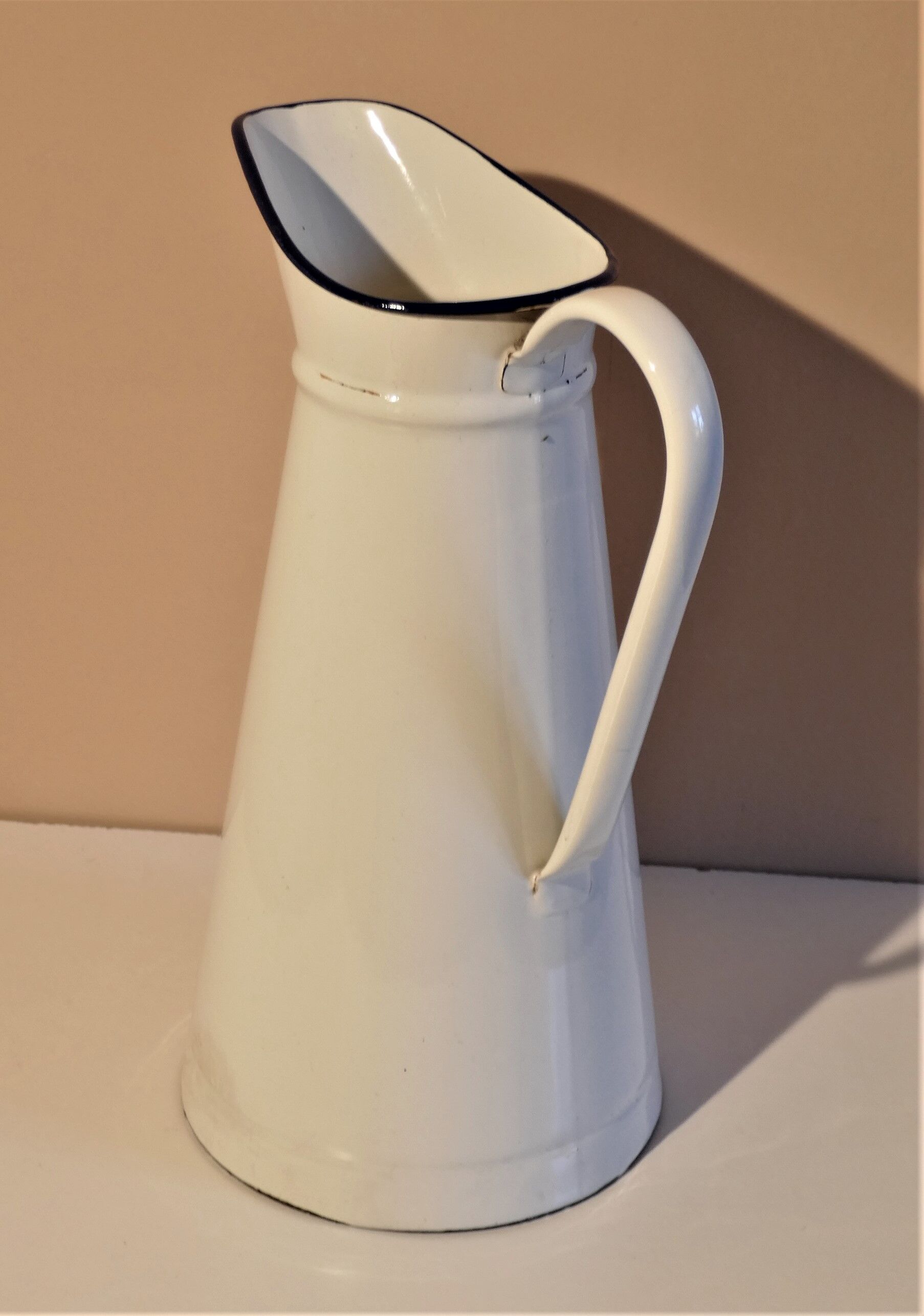 White enamel broc