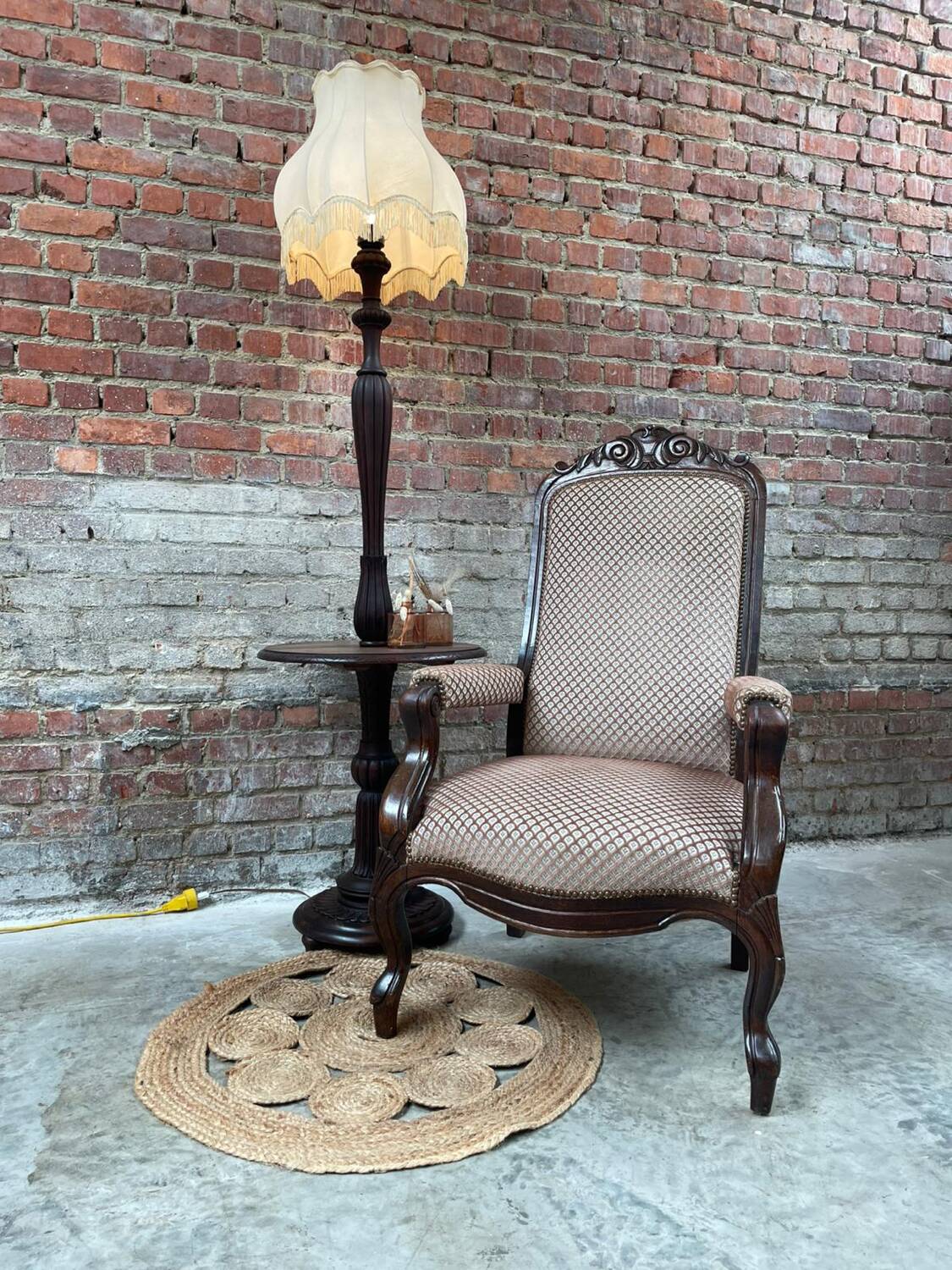 Fauteuil français en bois sculpté