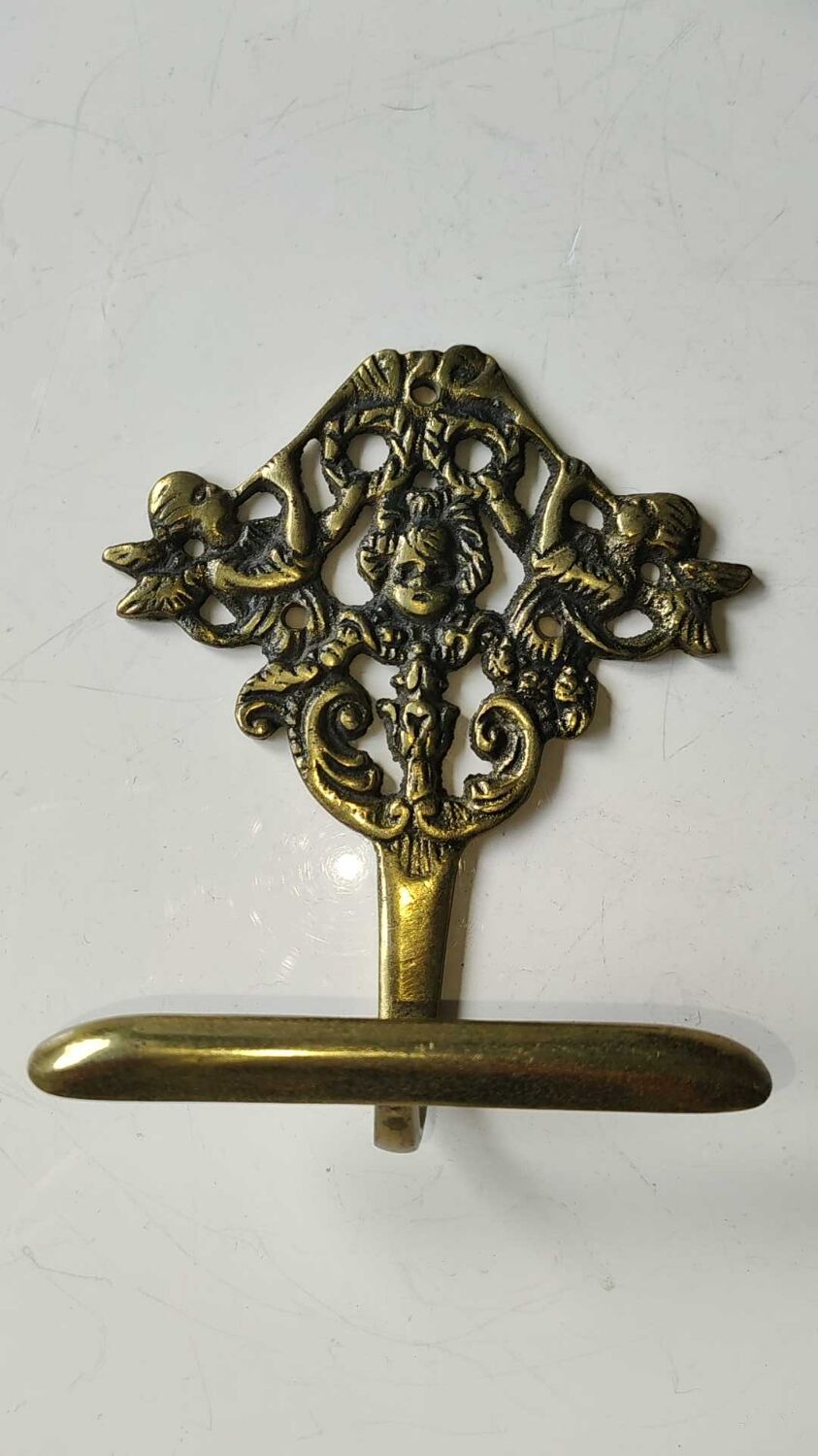 Patère décor angelots/puttis en laiton vieilli