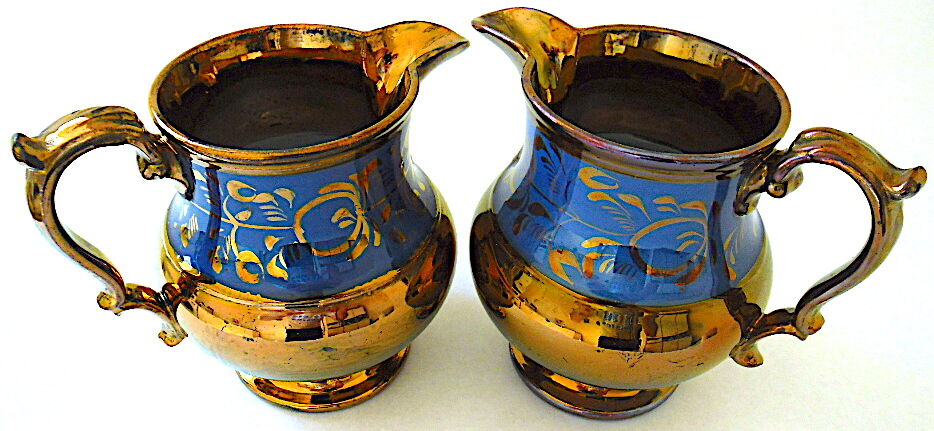 Paire de pichets en faïence lustrée du Staffordshire dite faïence de "Jersey"