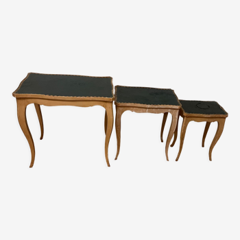 3 tables gigognes style Louis XV