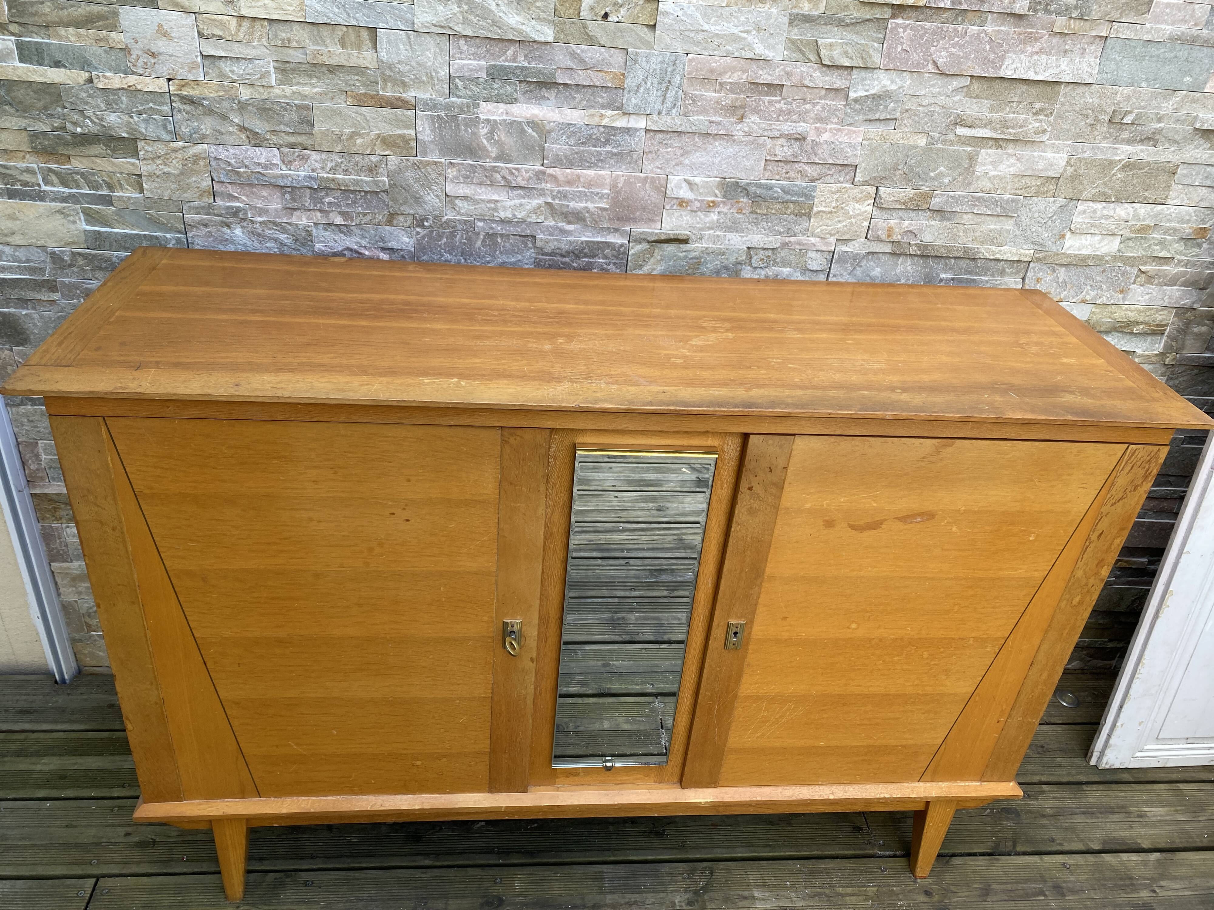 Buffet vintage feet compass