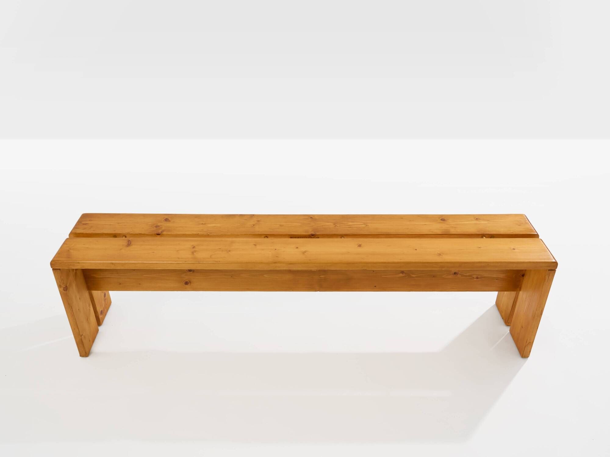 Paire de bancs Charlotte Perriand en pin Les Arcs 1970