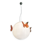 Suspension sphère papillon blanc et rouge en verre de murano