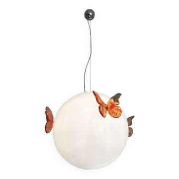 Suspension sphère papillon blanc et rouge en verre de murano
