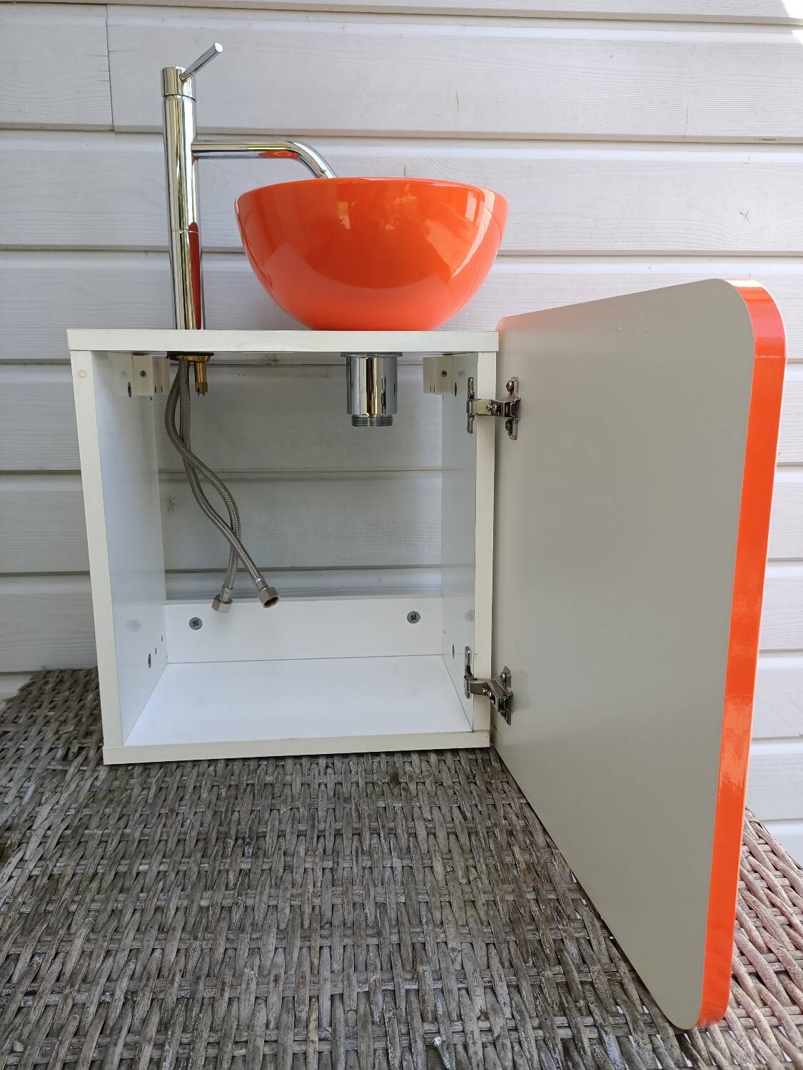 Bathroom furniture and its vintage basin