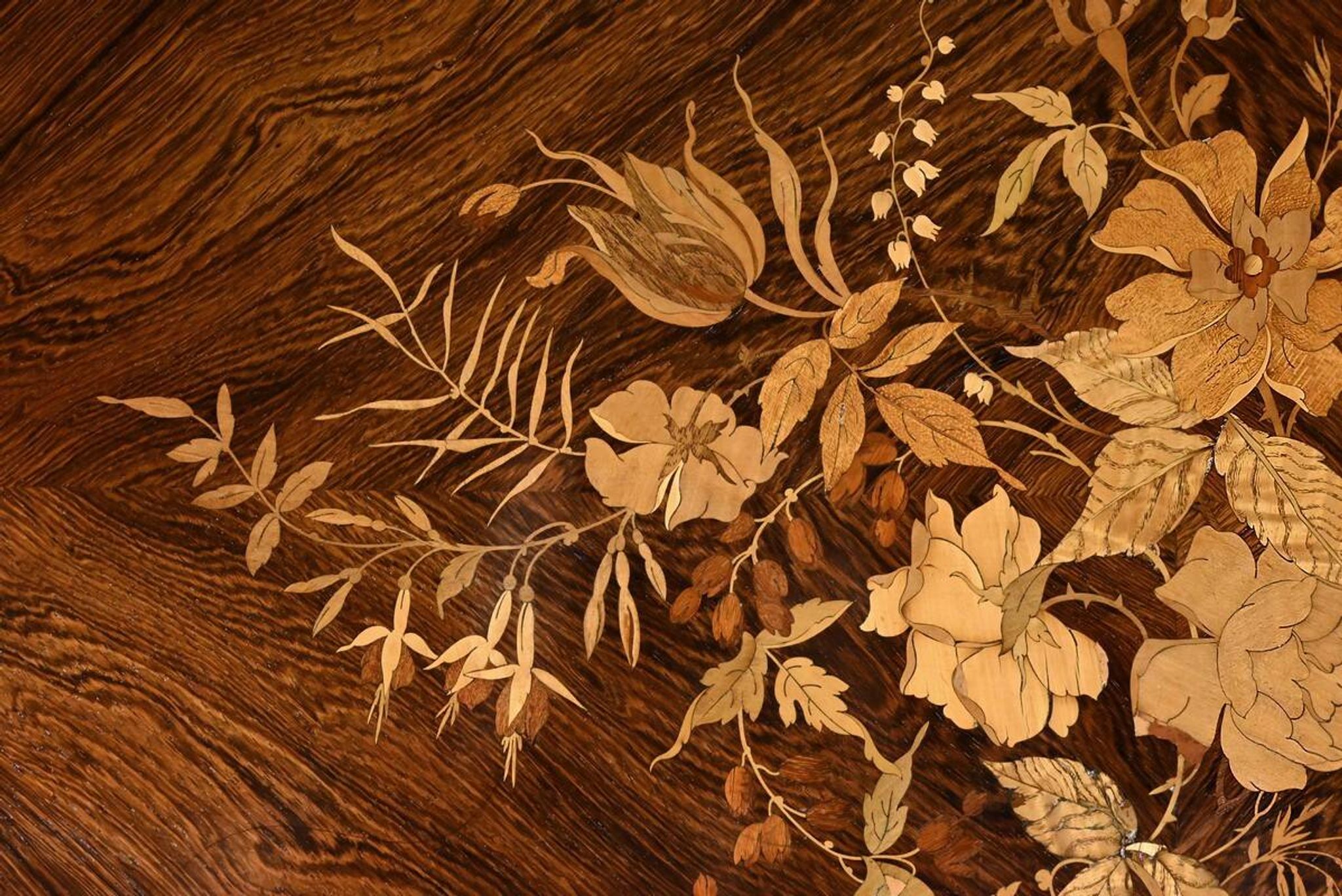 Middle table in rosewood veneer, Napoléon III period – 2nd half of the 19th century.