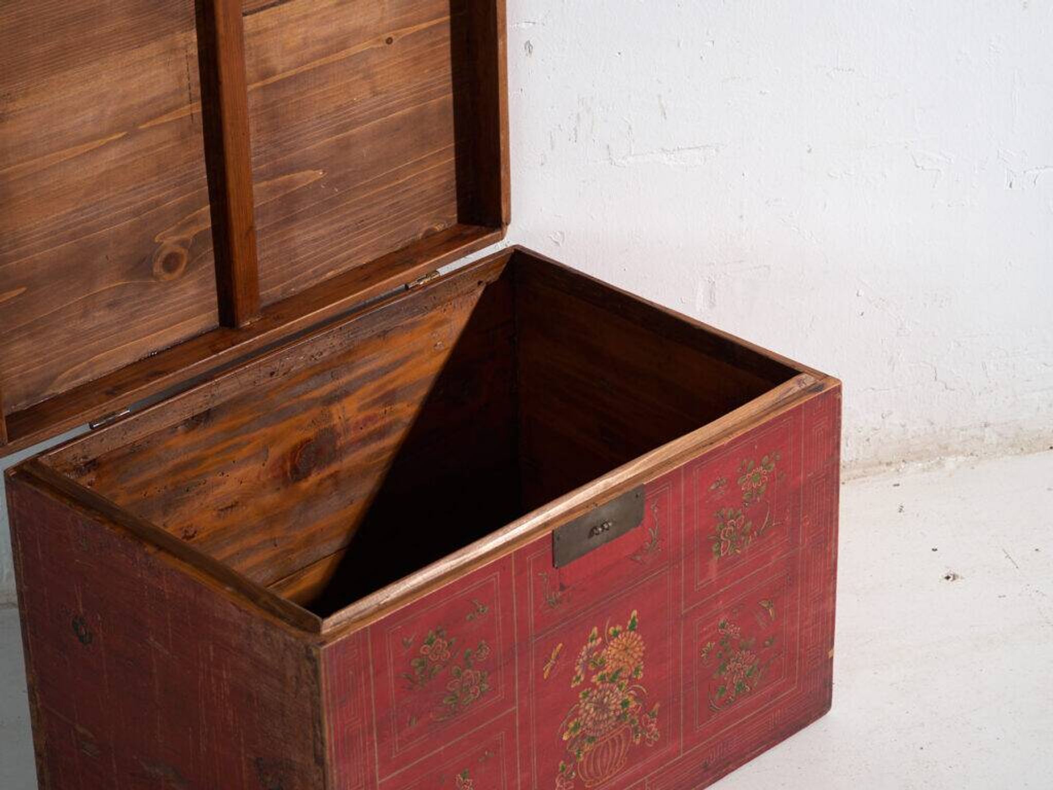 Coffre chinois avec peinture originale – Chine, vers 1900