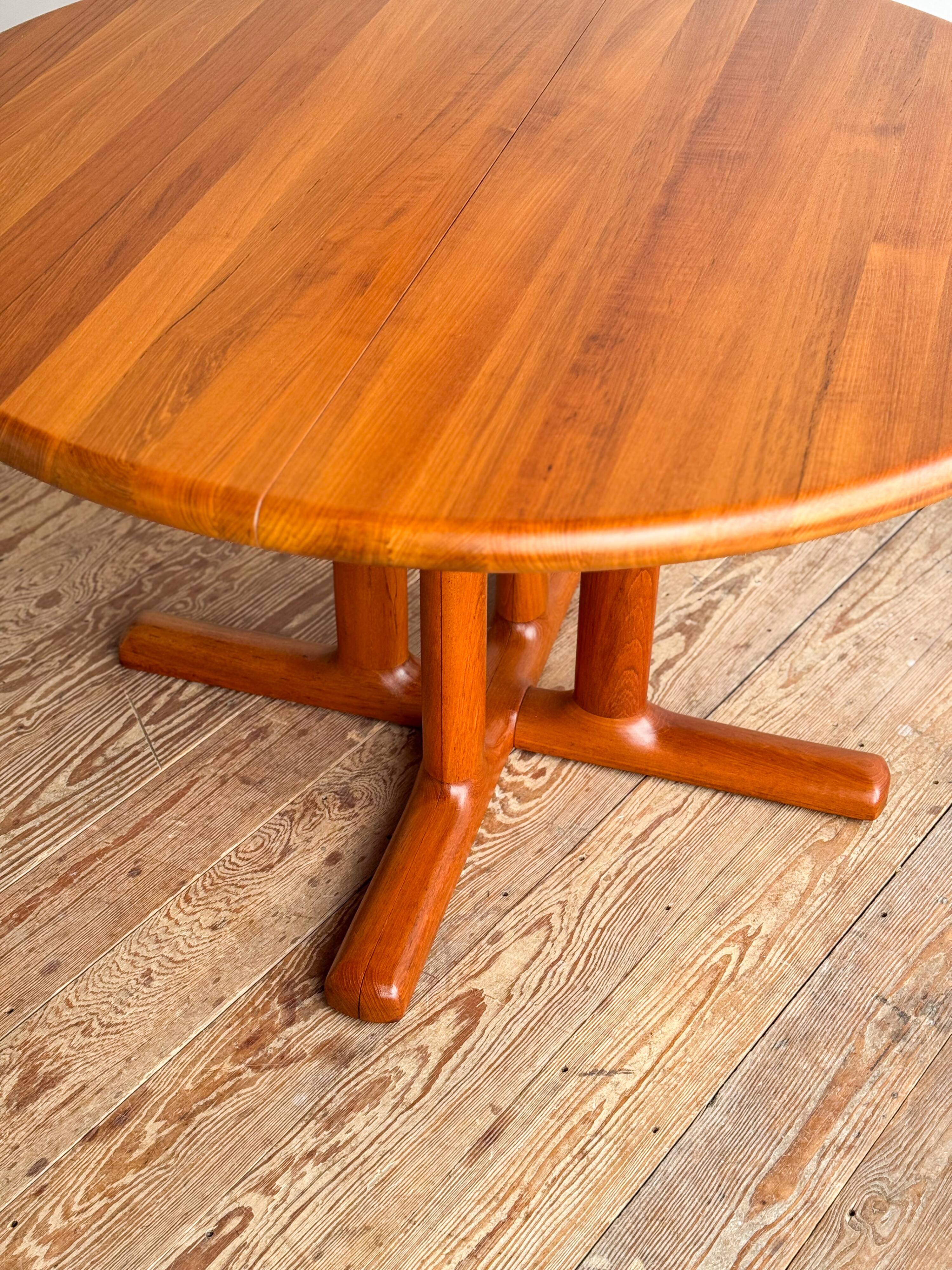 Table ronde extensible en teck de Dyrlund, Danemark