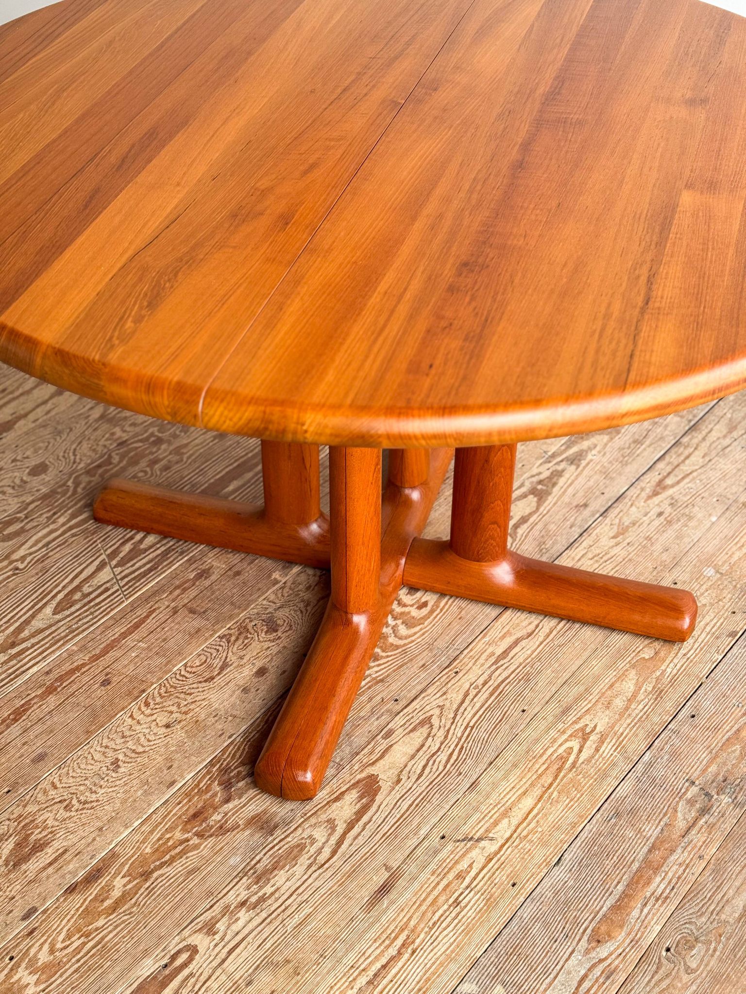 Table ronde extensible en teck de Dyrlund, Danemark