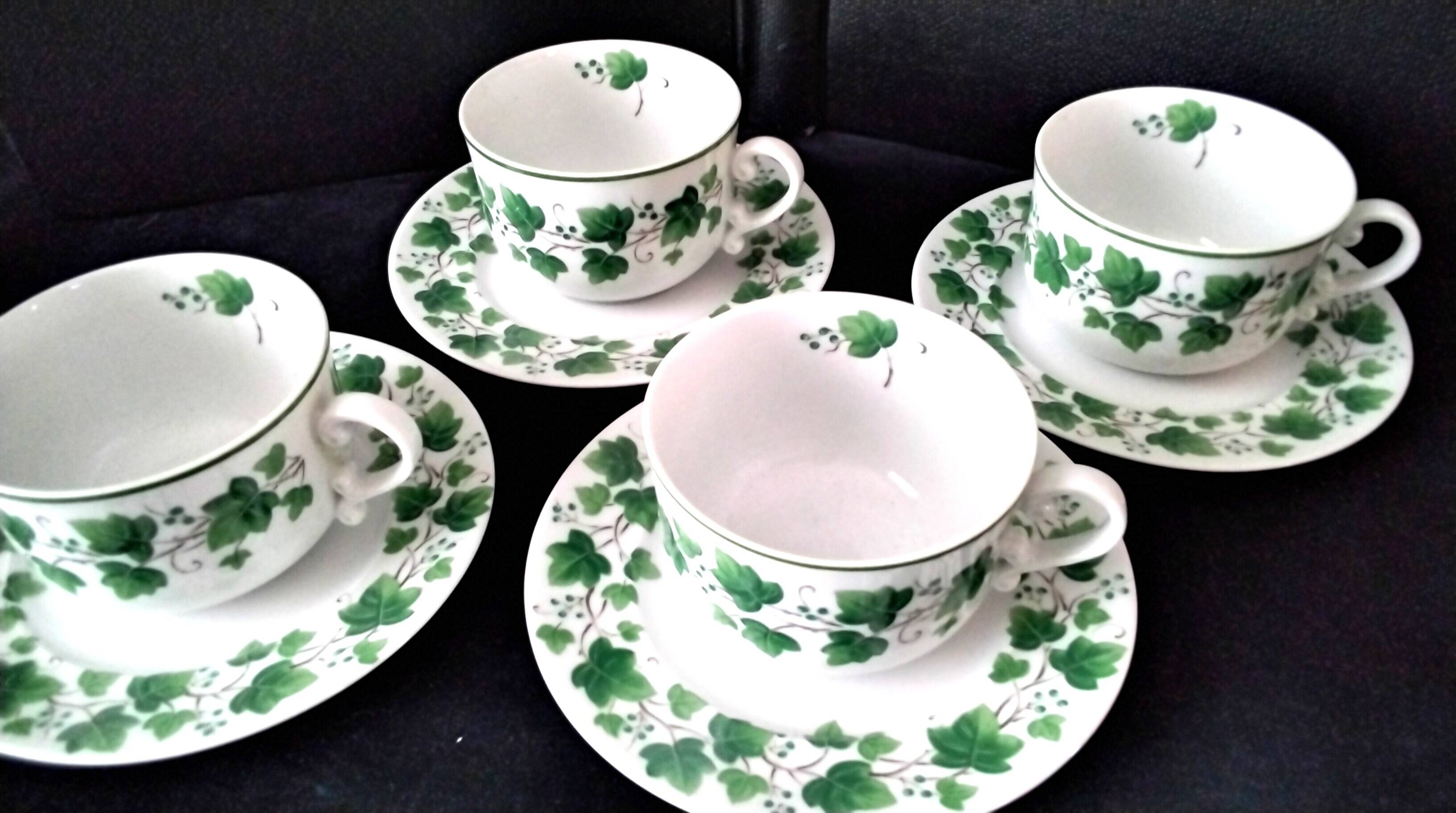 Porcelain tea service Sia Model "Evergreen"