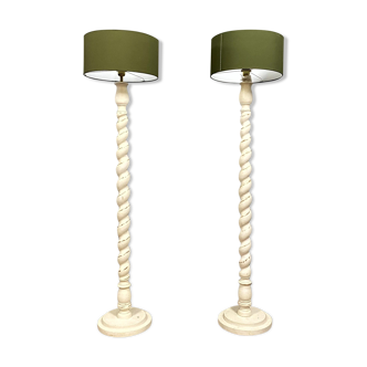 Paire de lampadaires en colonne torsadée en bois laqué vers 1850