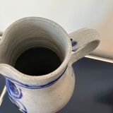 Grey pitcher and bleur in Alsace sandstone