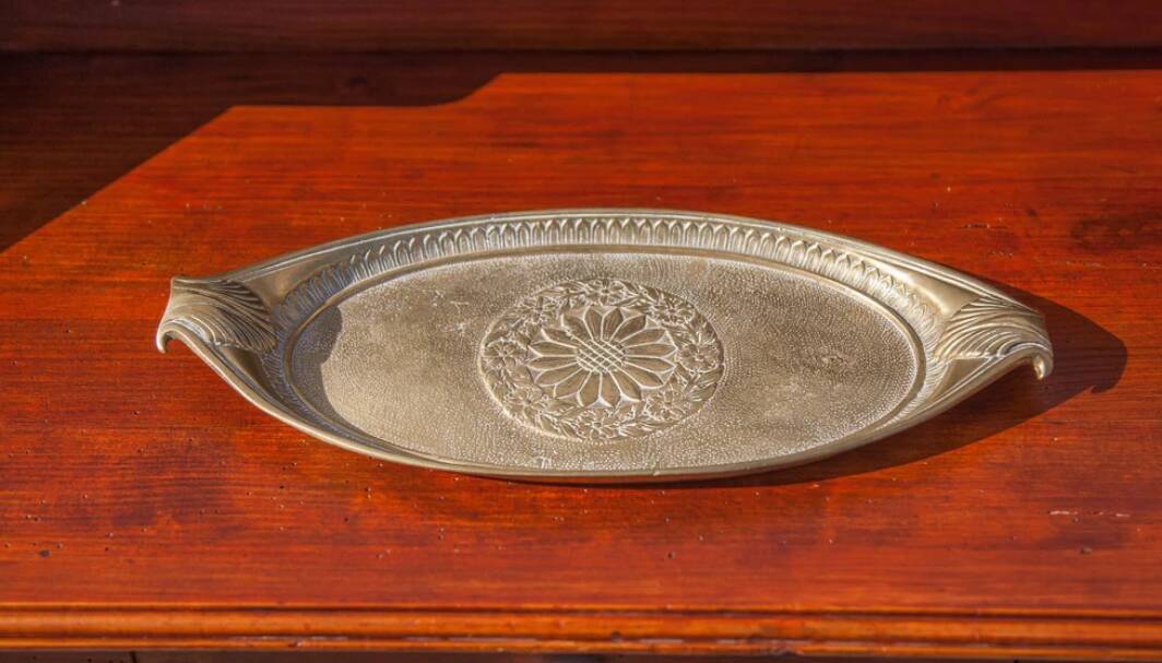 Vintage brass tray, oval tray, tray with handles, engraved tray with floral pattern, tray