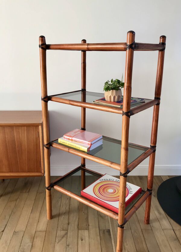 Grande étagère en rotin, lanières cuir et verre fumé années 70-80