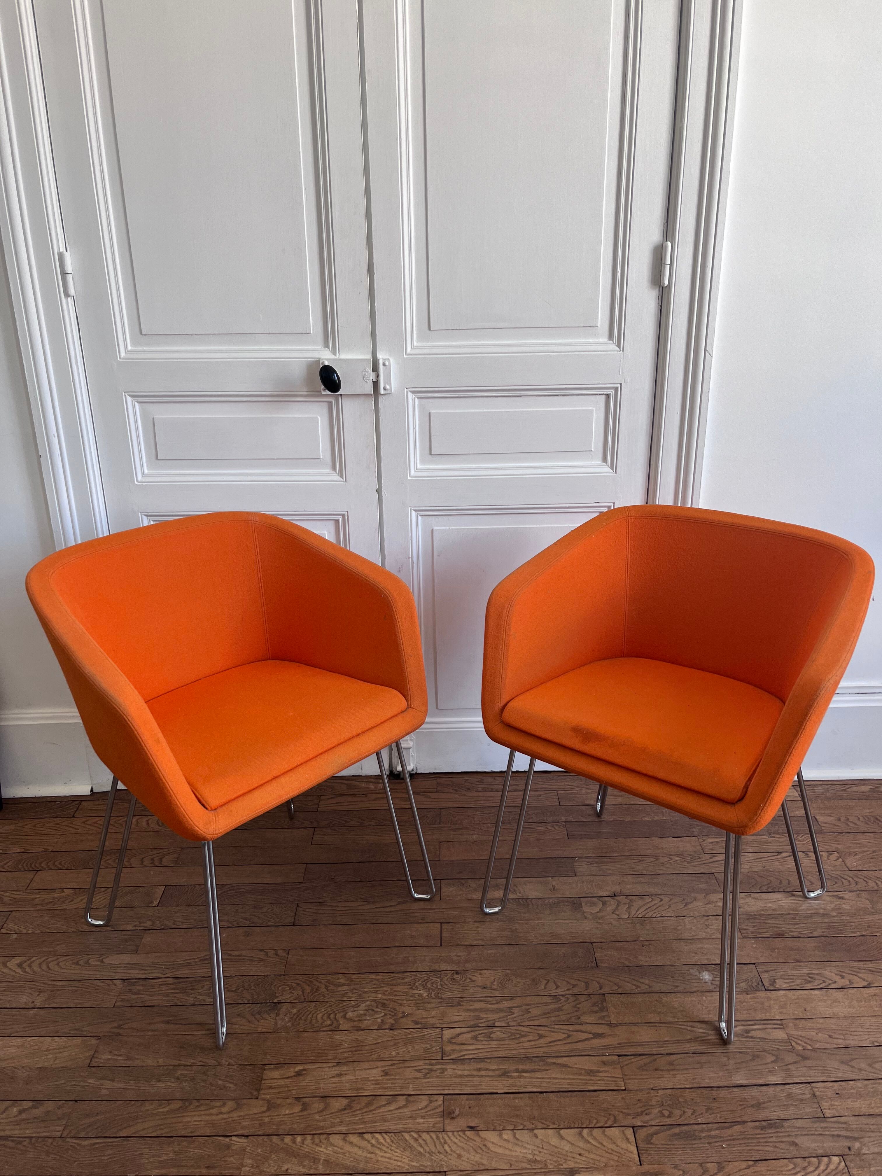 Paire de fauteuils orange 1970