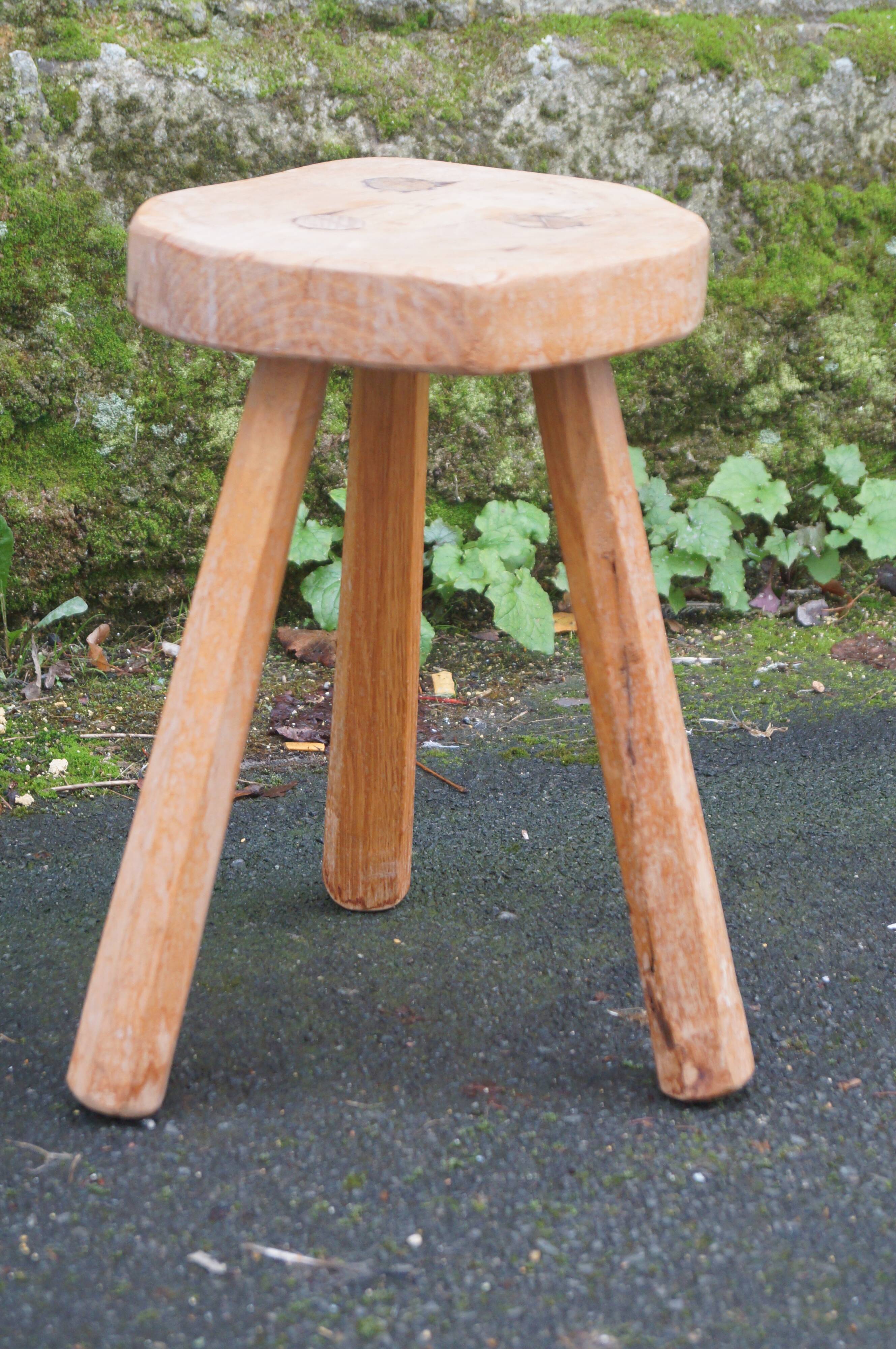 Primitive design stool