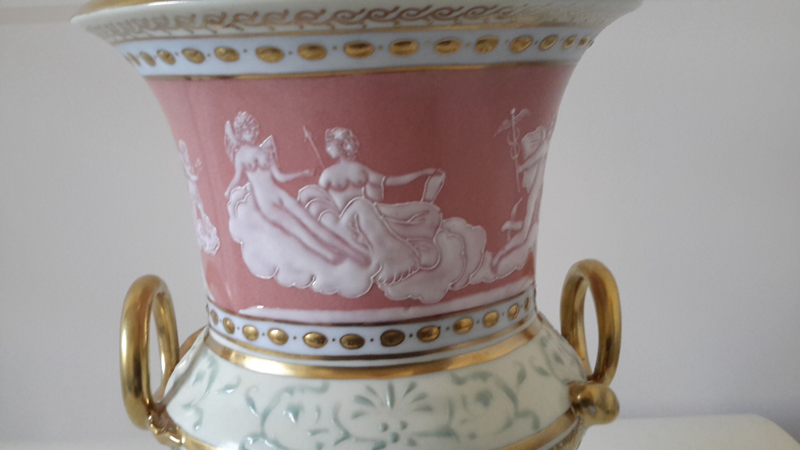 Porcelain of Sèvres Medici of the 19th century