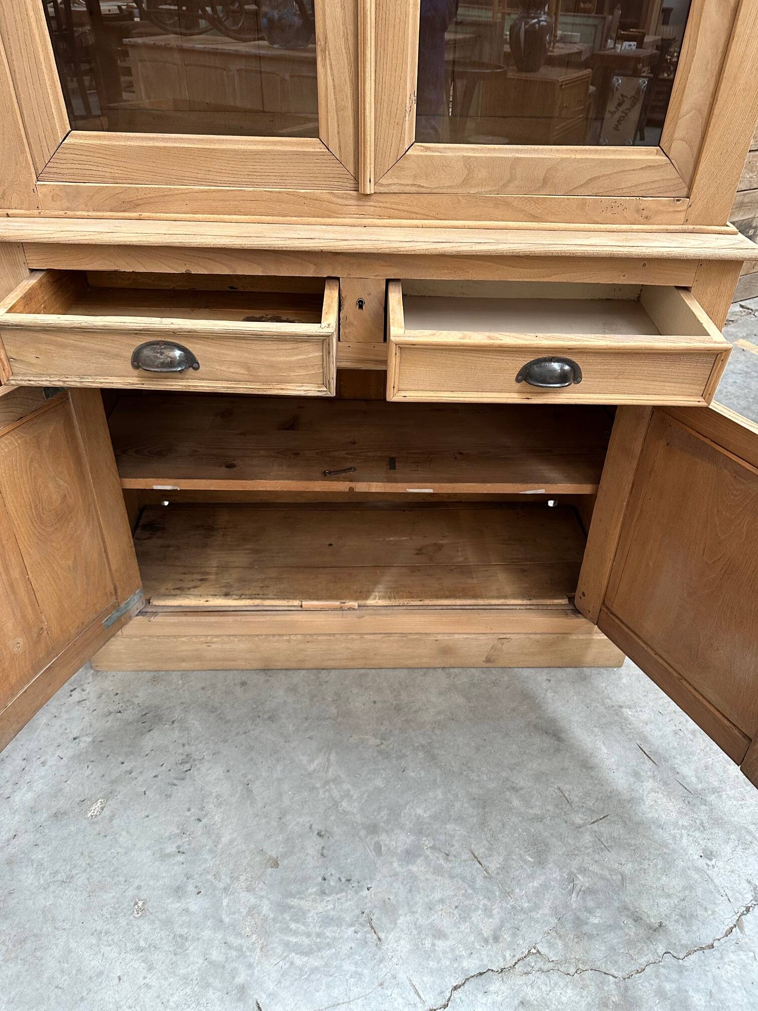 Solid elm dresser, early 20th century