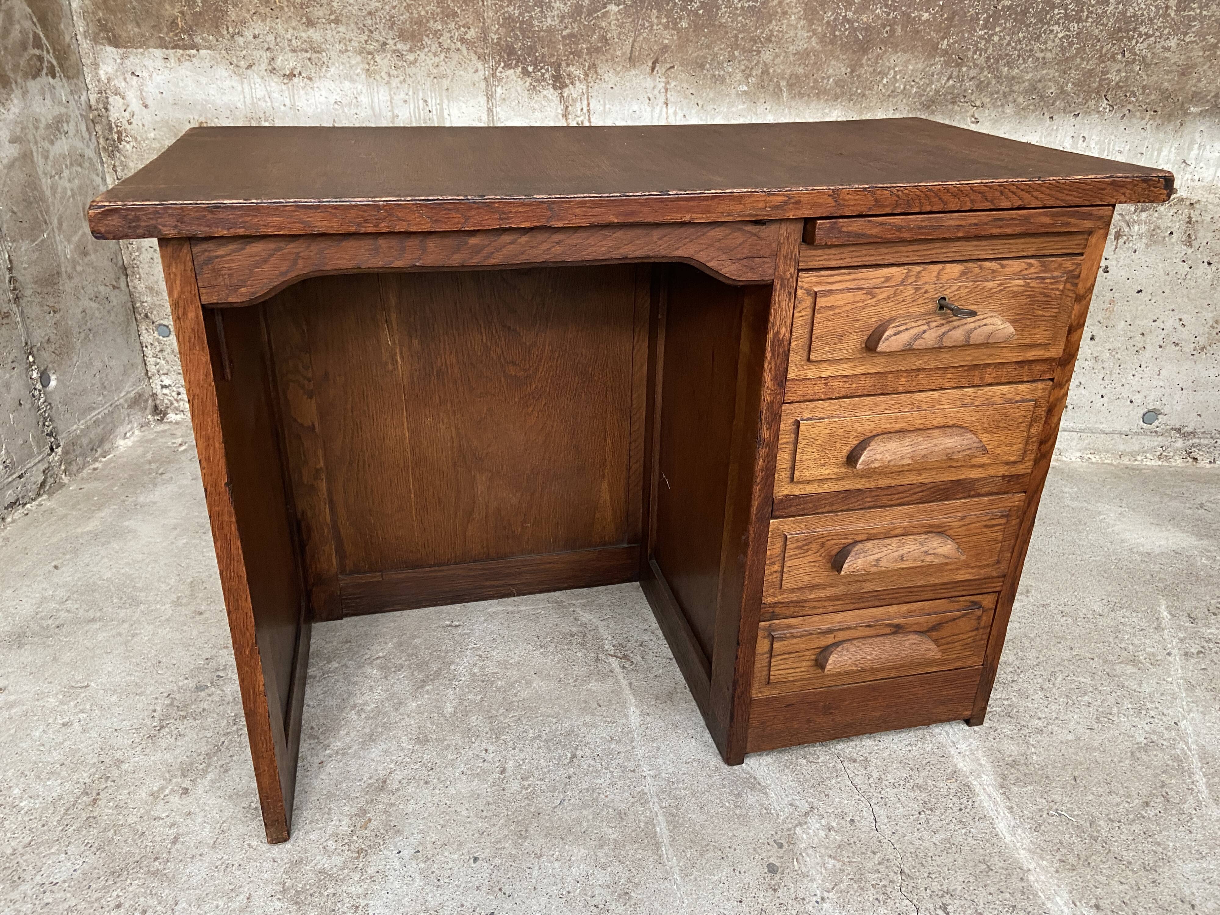 Small administrative style desk american style vintage 1950 oak