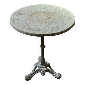 Table bistrot en fonte.