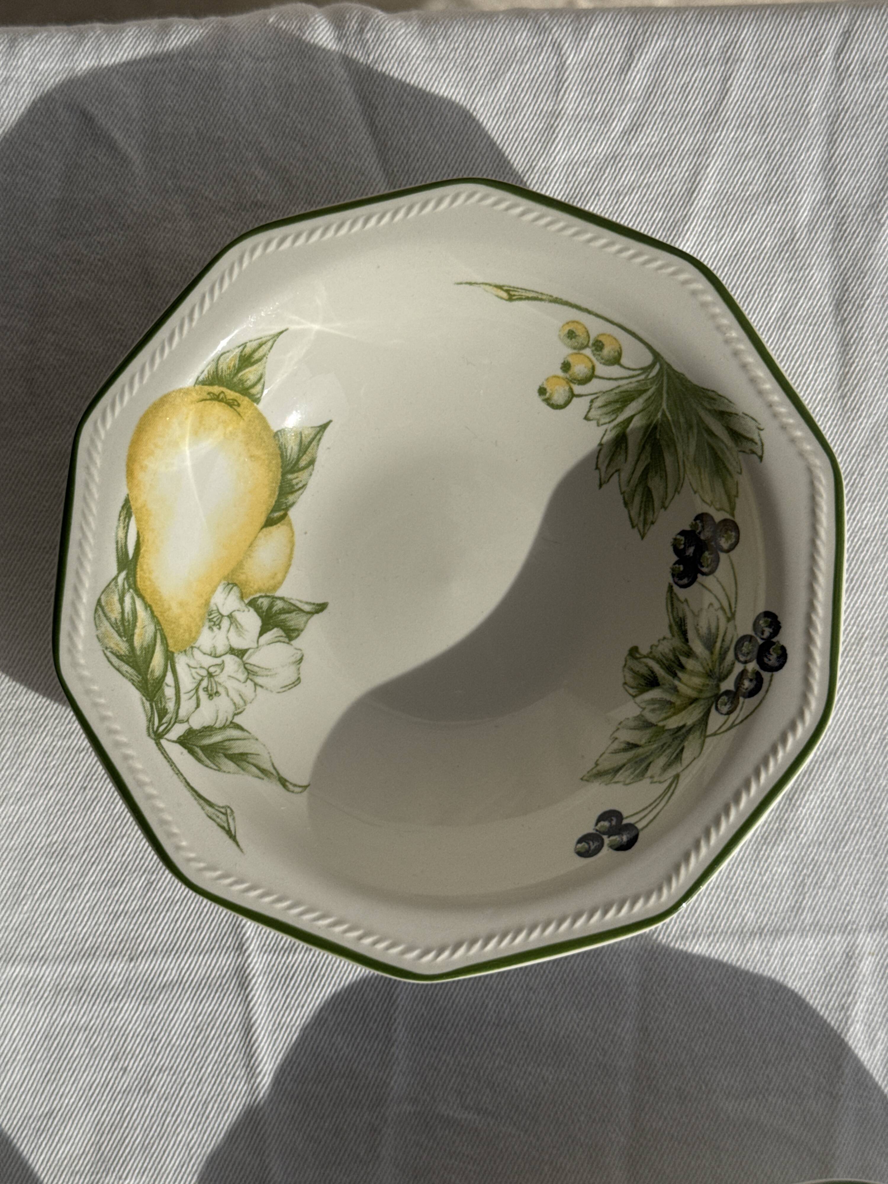 Set of 11 fruit-patterned bowls The Chartwell Collection England D17