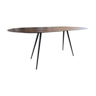 Spillo table by Extendo