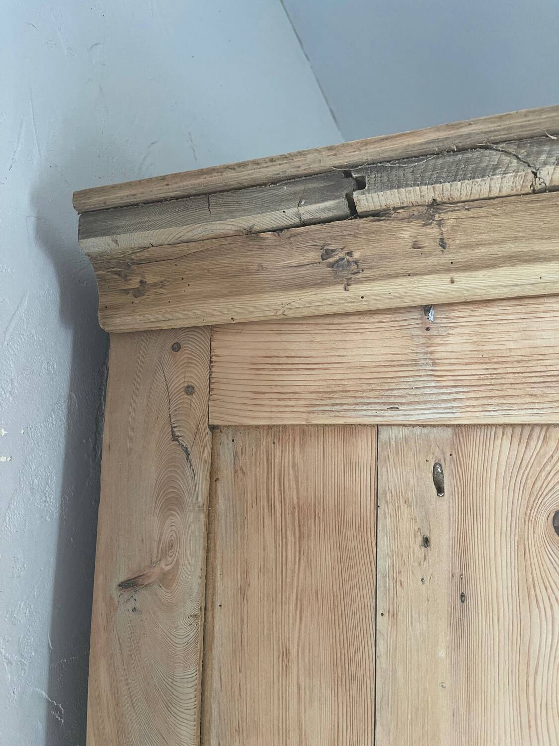 Raw wood bonnetière