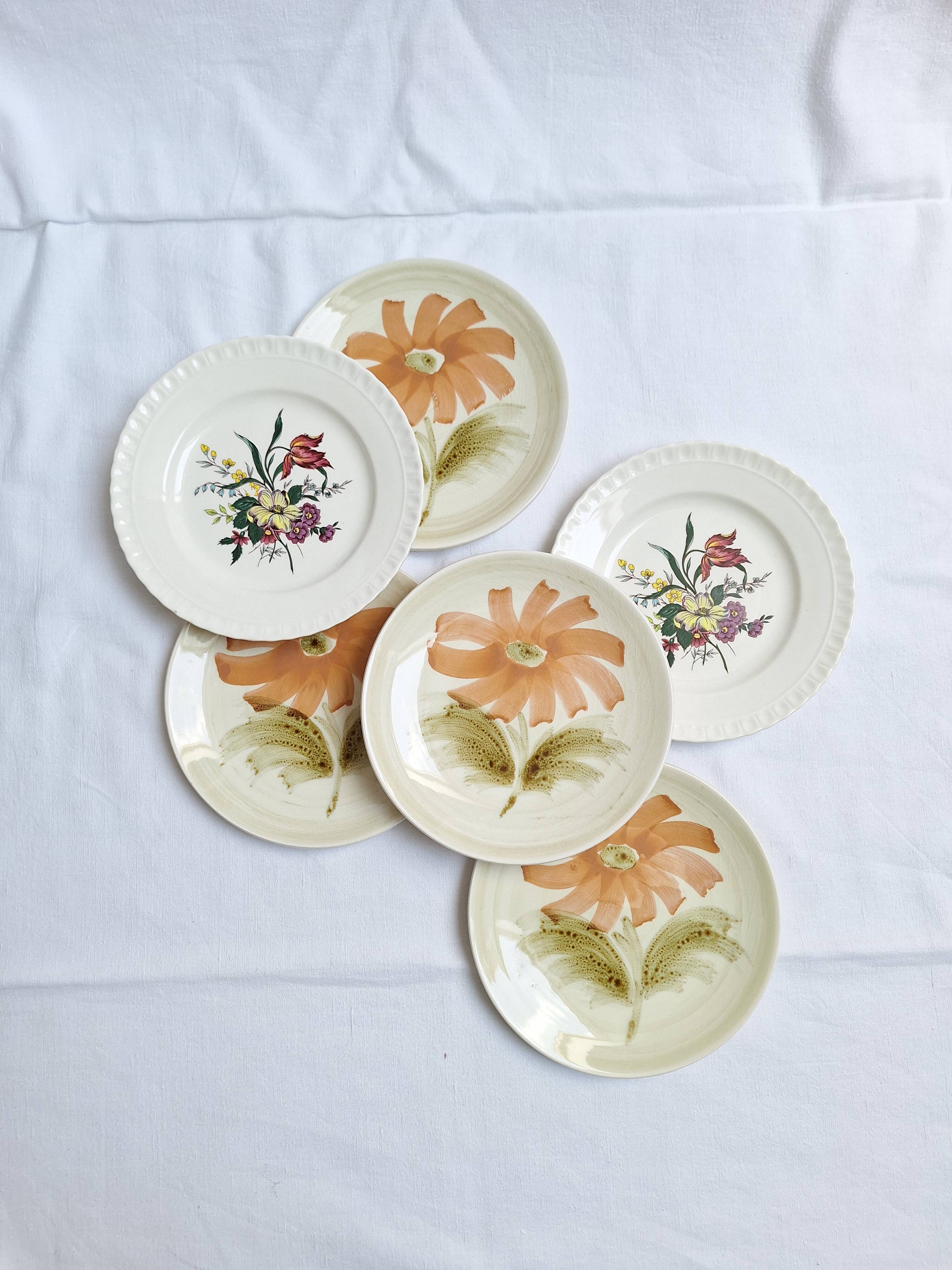 Assiettes à dessert avec fleurs St Amand et Galluis