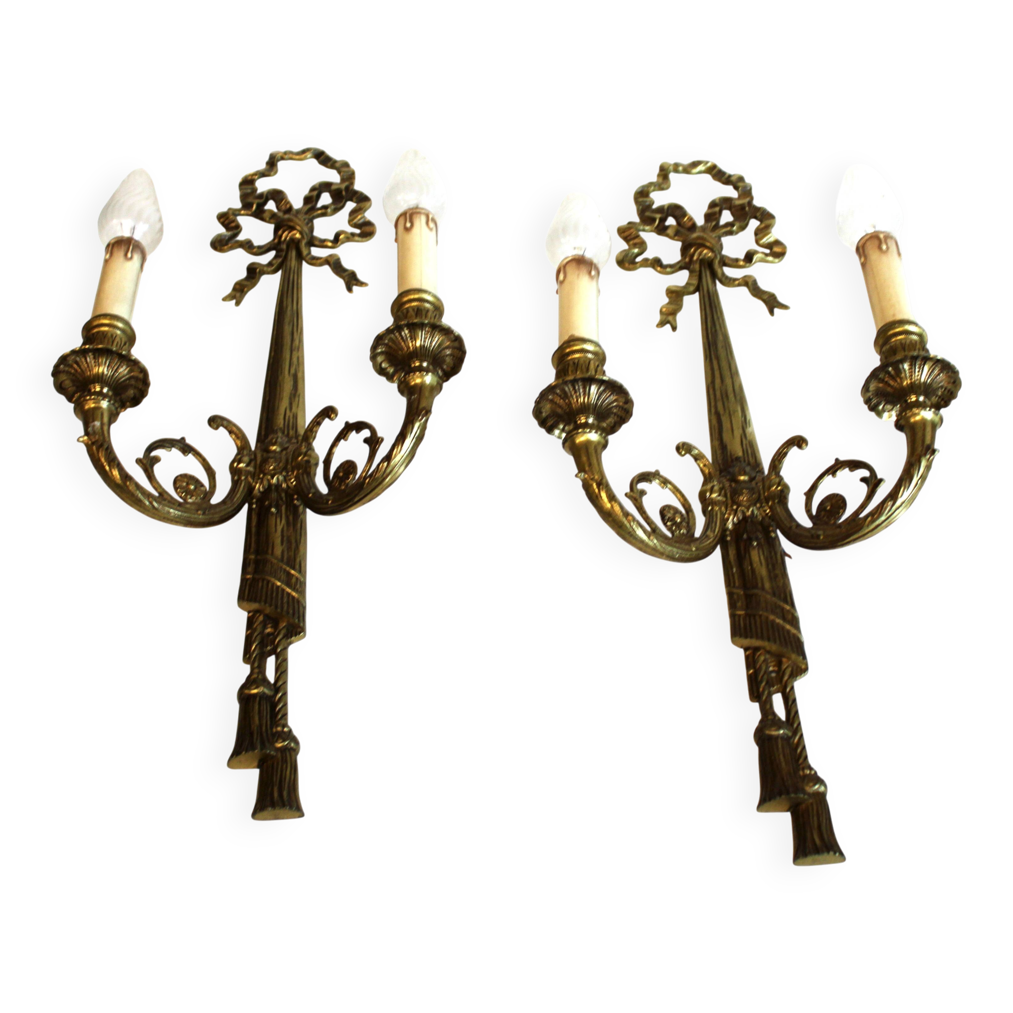 Pair of wall sconces in gilded bronze, Louis XVI style.