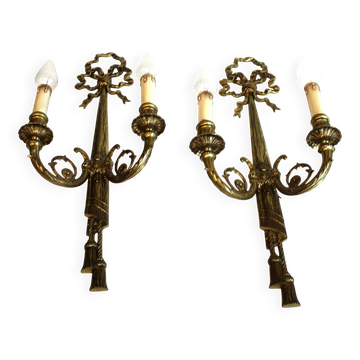 Paire d’appliques murales en bronze doré, Style Louis XVI.
