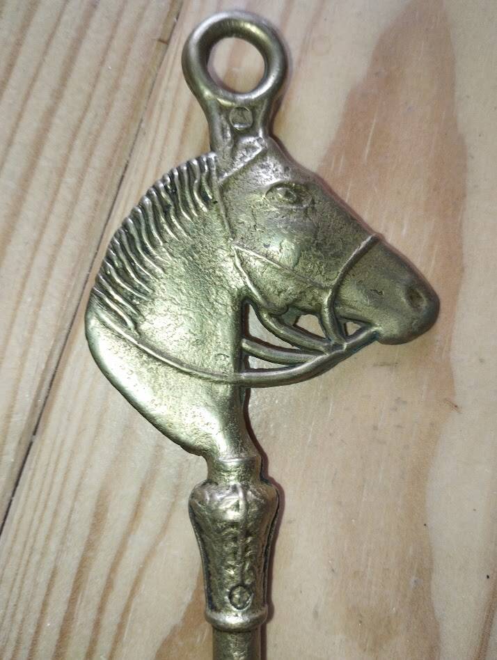 Ancien crochet de cheminée à tête de cheval – début XXe siècle