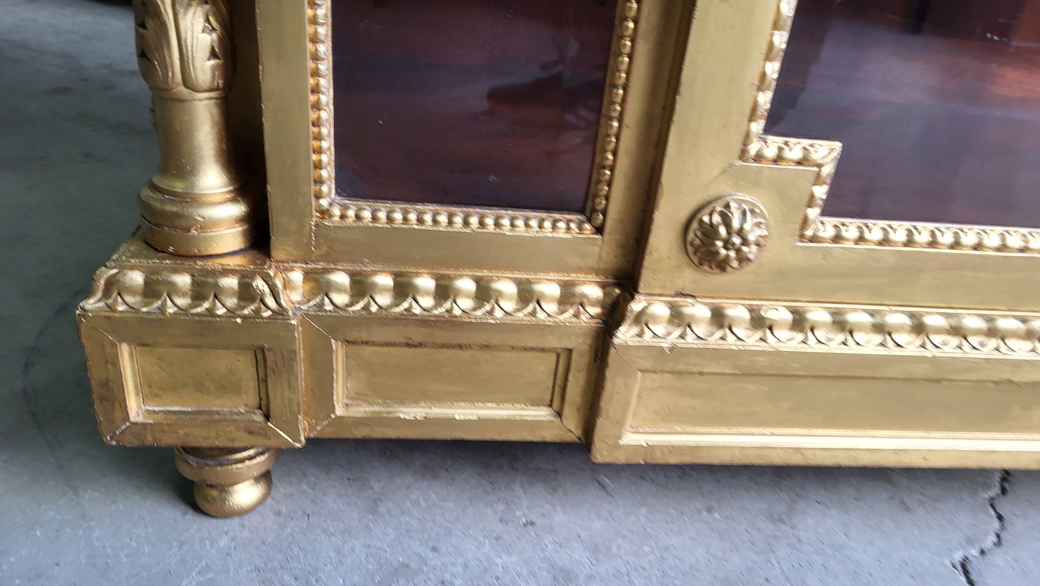 Louis xvi display cabinet in gilded wood