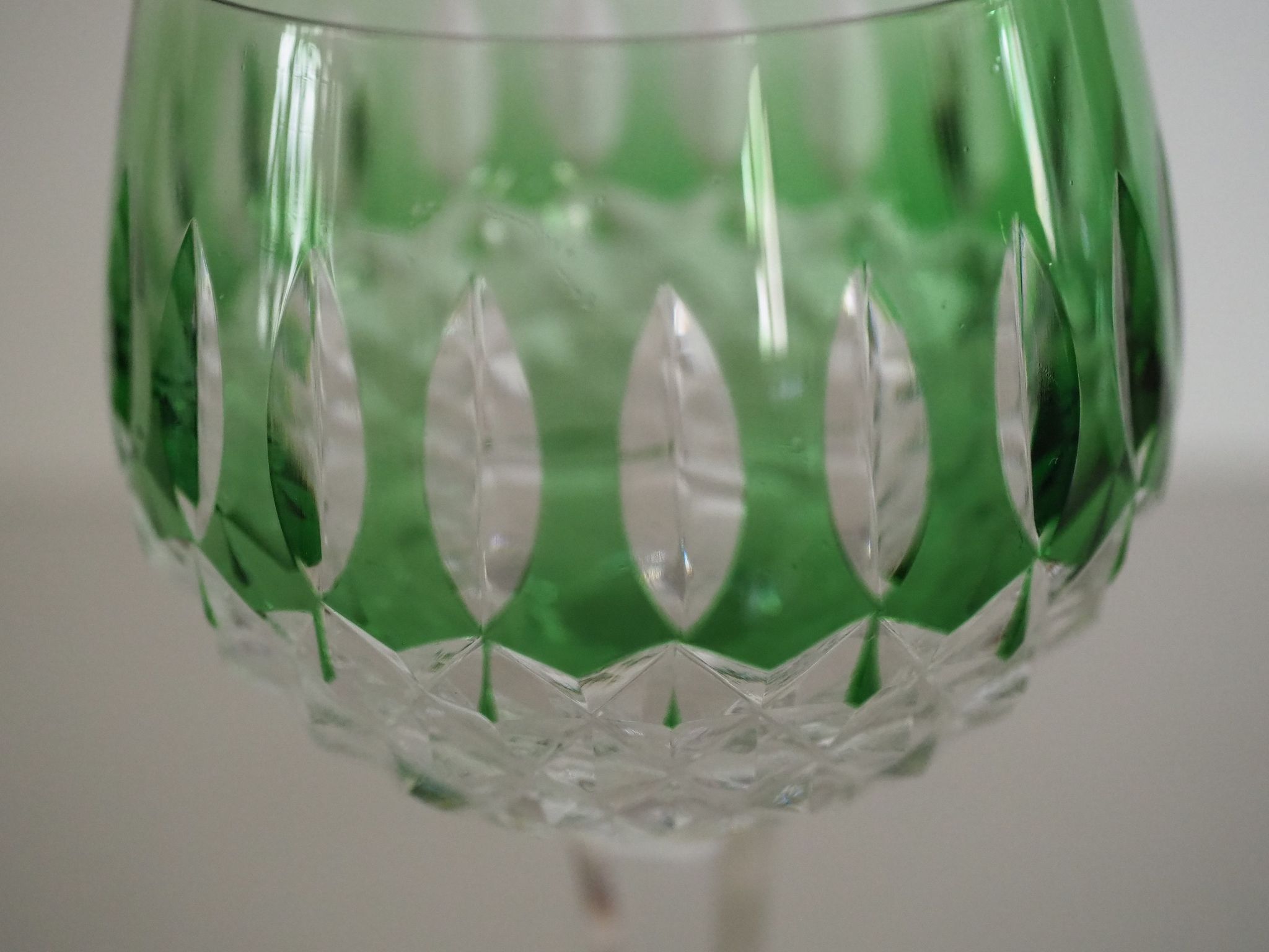 Verre en cristal –   roemer vert - saint-louis - pointe de couleur verte