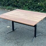 Table basse relevable en bois brut, restaurée