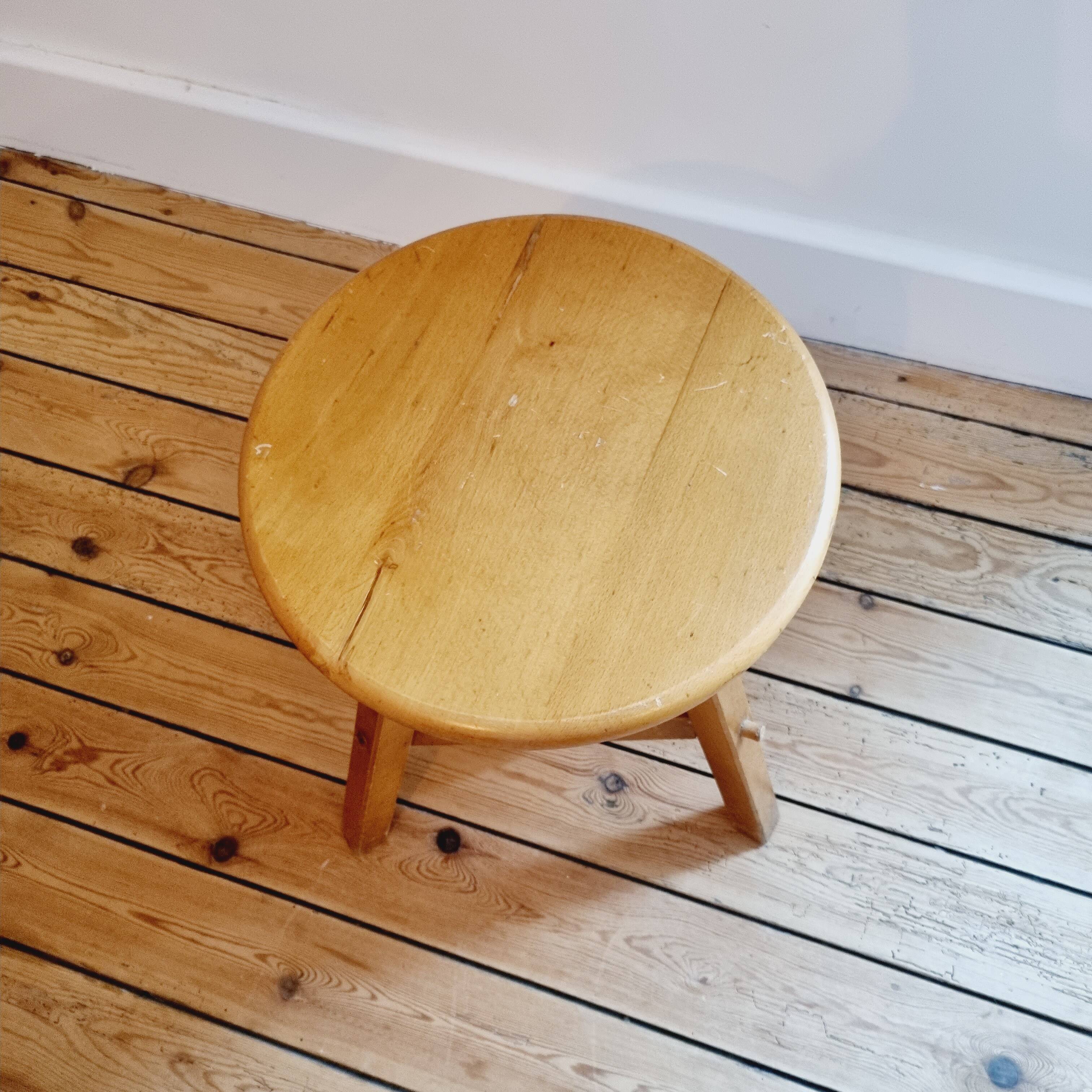Adjustable piano stool