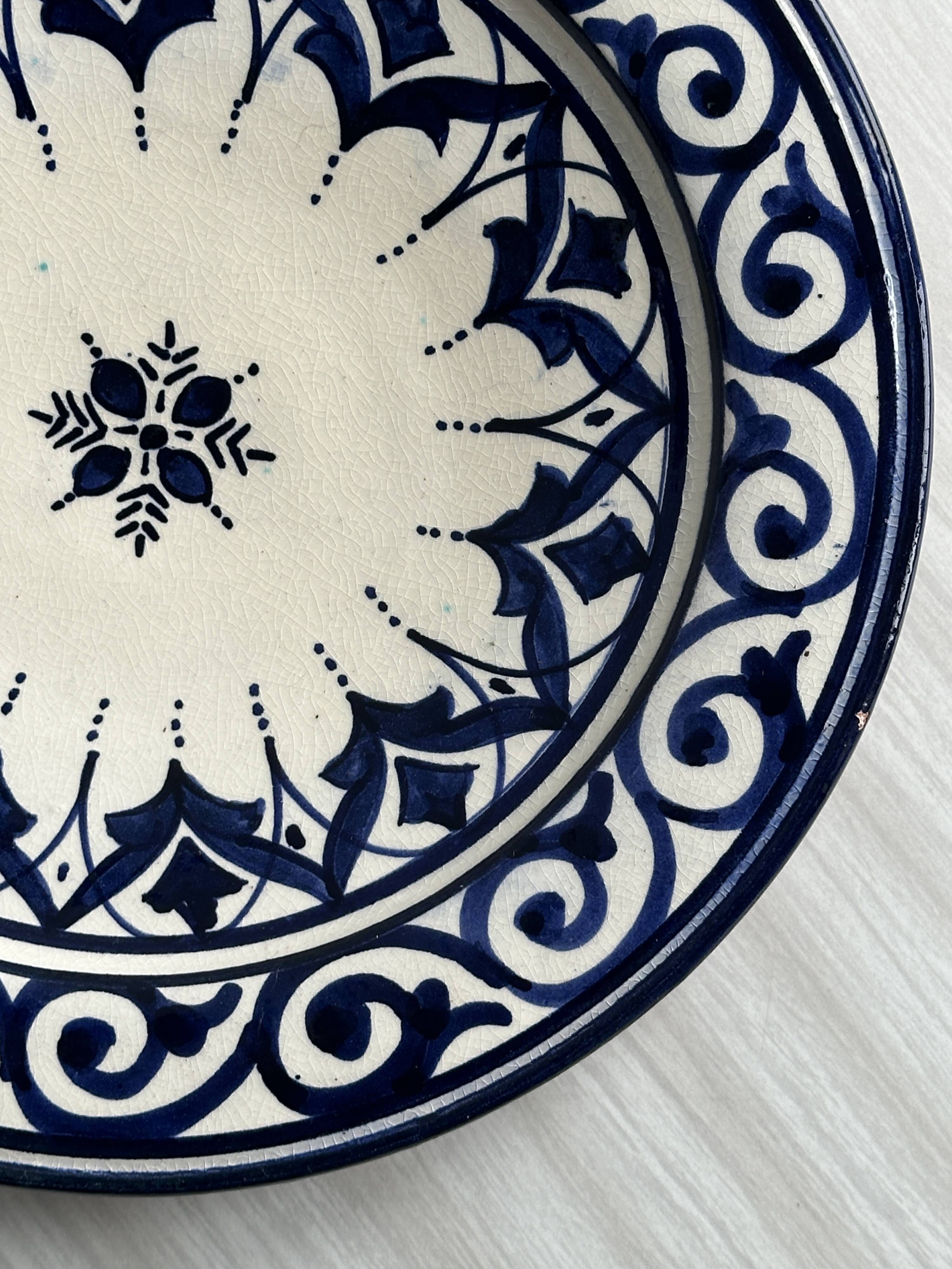 Raised dish, ceramic plate with blue and white patterns.