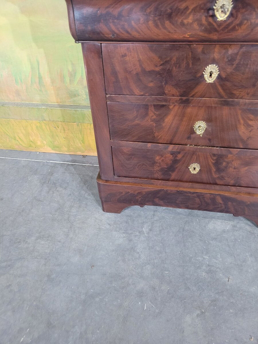 Small mahogany Louis Philippe chest of drawers